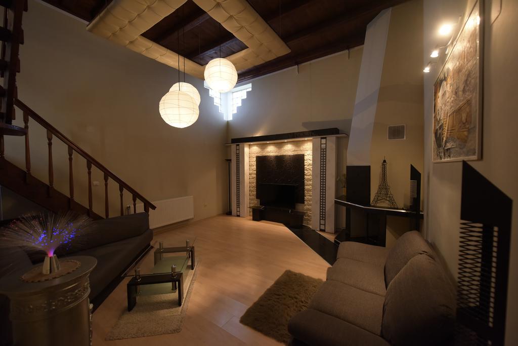 H & V Residence - Split Level Apartment Arad Eksteriør billede
