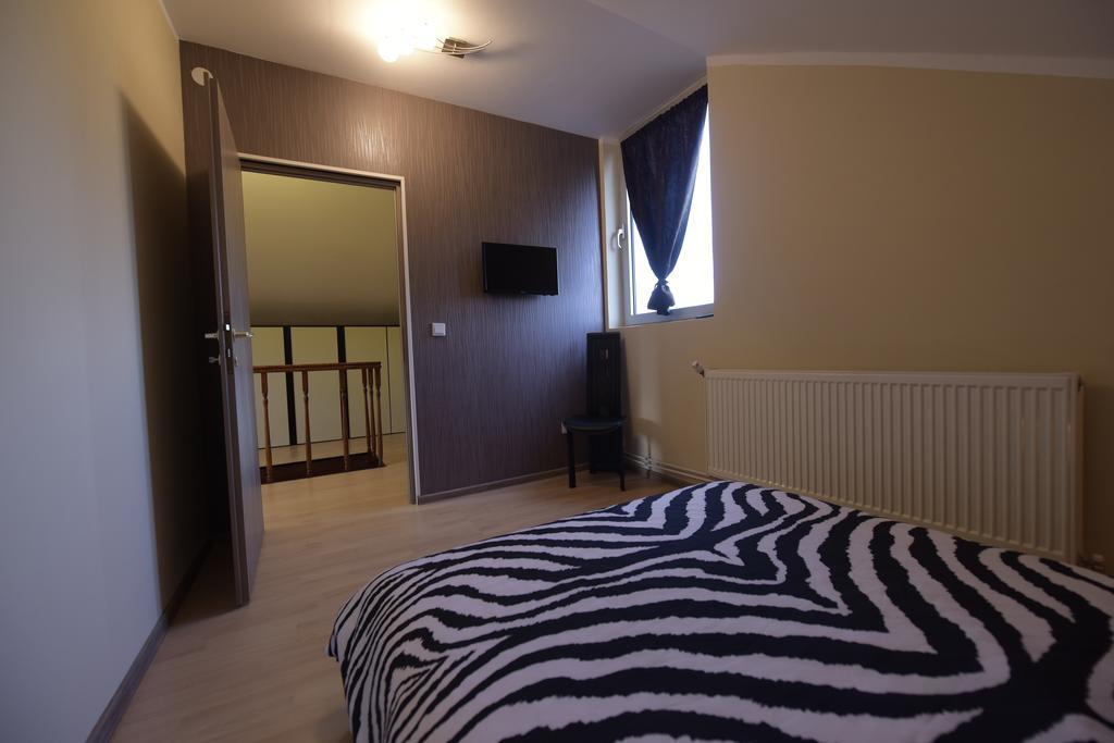 H & V Residence - Split Level Apartment Arad Eksteriør billede
