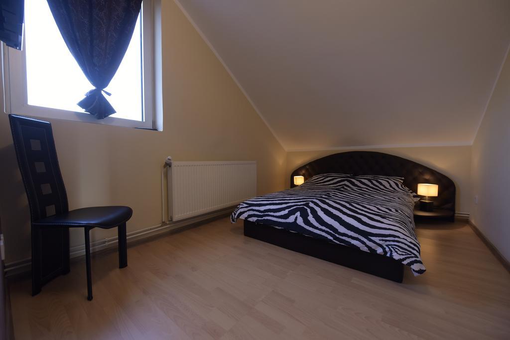 H & V Residence - Split Level Apartment Arad Eksteriør billede